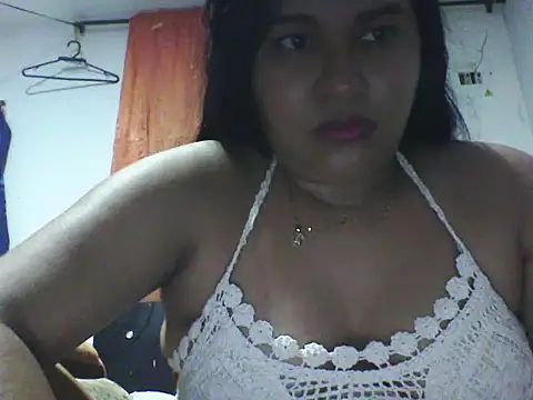 Snapshot of reinamas18 chatting on May 18, 2026, 3:39 am reinamas18 online show from May 18, 2026, 3:39 am