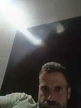 Travis212121 online show from July 11, 2026, 9:42 am