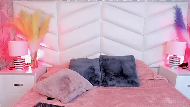 mia  evans  online show from May 21, 2026, 8:39 pm
