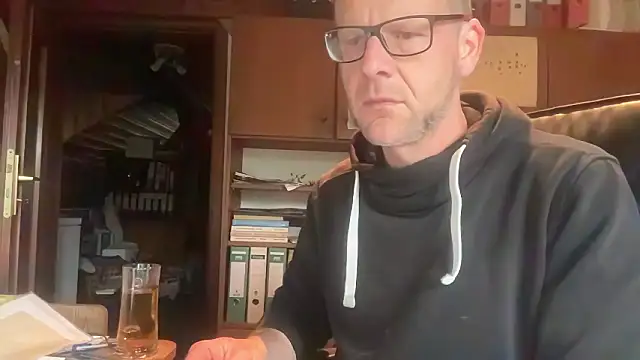 Snapshot of o_florian_o1 chatting on May 7, 2026, 8:50 am o florian o1 online show from May 7, 2026, 8:50 am