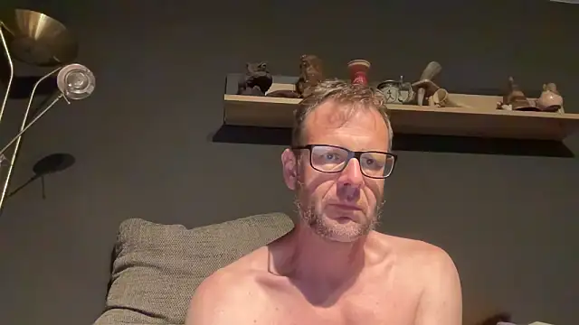 Snapshot of o_florian_o1 chatting on June 1, 2026, 7:57 pm o florian o1 online show from June 1, 2026, 7:57 pm
