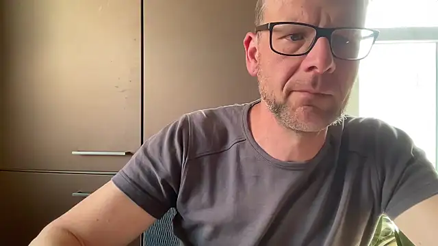 Snapshot of o_florian_o1 chatting on May 12, 2026, 2:56 pm o florian o1 online show from May 12, 2026, 2:56 pm