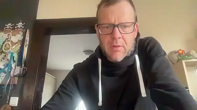 Snapshot of o_florian_o1 chatting on May 8, 2026, 8:18 am o florian o1 online show from May 8, 2026, 8:18 am