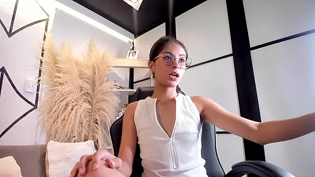 DemiPrince  online show from April 19, 2026, 4:24 am