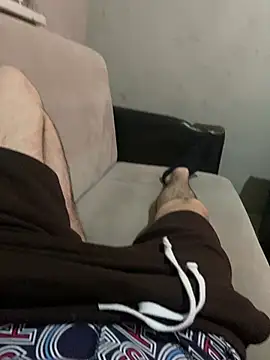 youngdick13 online show from April 16, 2026, 9:39 pm