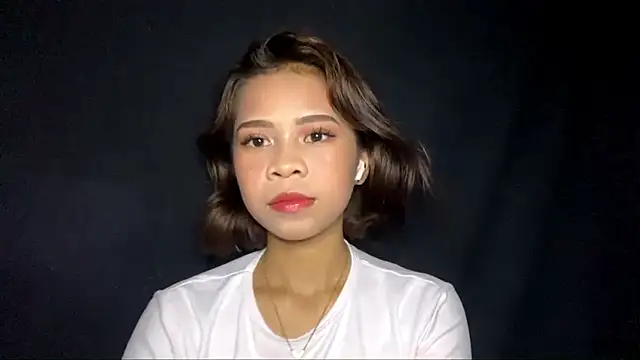 VenaLuedi online show from April 18, 2026, 9:33 am