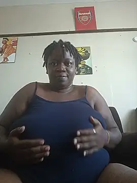 Snapshot of PrettyMissB chatting on June 8, 2026, 8:15 am PrettyMissB online show from June 8, 2026, 8:15 am