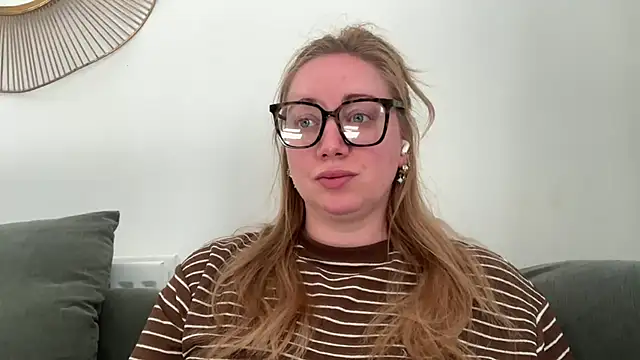 Snapshot of arielsweetieee chatting on June 14, 2026, 7:42 am arielsweetieee online show from June 14, 2026, 7:42 am