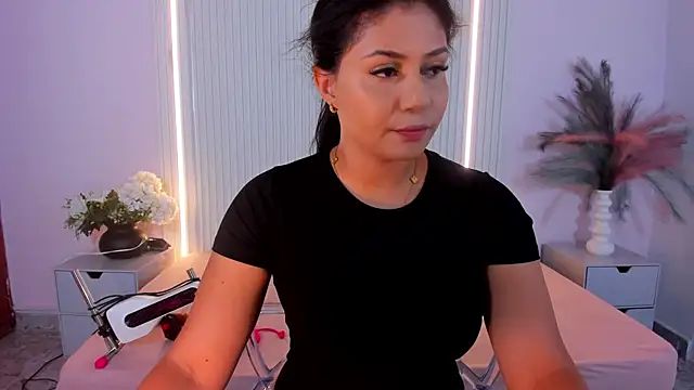 LucyWild8 online show from June 18, 2026, 6:35 pm