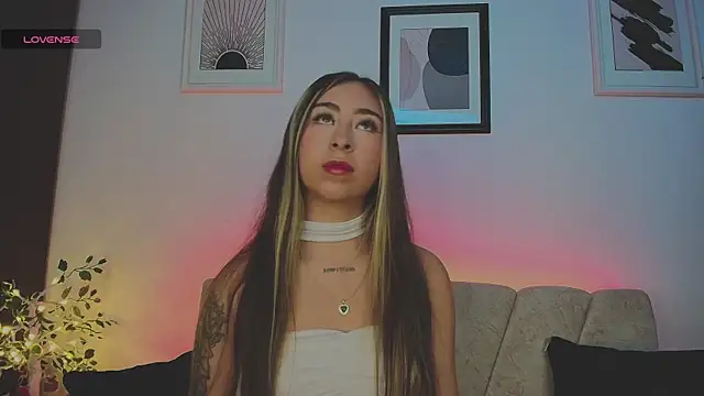 Snapshot of Cloe_martinezz_ chatting on May 14, 2026, 9:23 pm Cloe martinezz online show from May 14, 2026, 9:23 pm