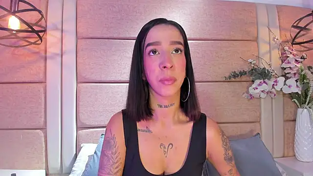 IsabellaPhil online show from May 14, 2026, 2:52 am