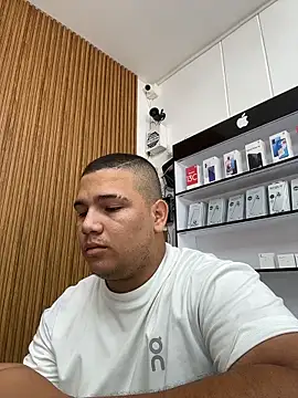 Snapshot of Patricio_02 chatting on June 17, 2026, 2:49 pm Patricio 02 online show from June 17, 2026, 2:49 pm