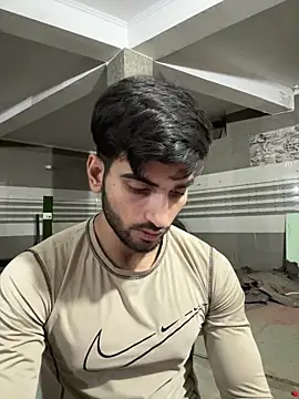 aarav chaudhary007 online show from April 18, 2026, 4:04 am