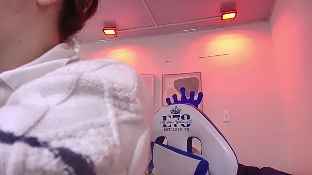 Anya Volke online show from May 2, 2026, 7:19 pm