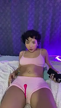 annikaqt online show from April 18, 2026, 10:43 pm