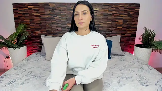 Snapshot of valkiriia__ chatting on July 6, 2026, 5:25 am valkiriia online show from July 6, 2026, 5:25 am
