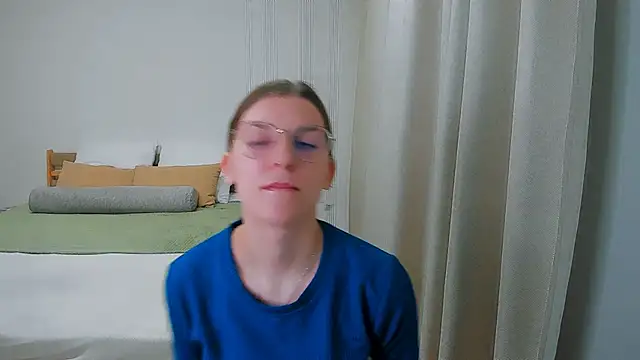 AnnaThorne online show from May 5, 2026, 4:37 am