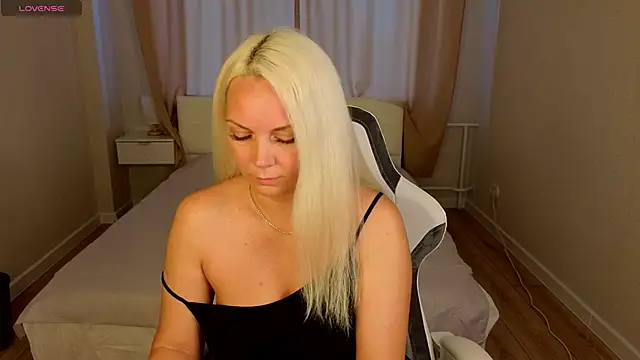 April Nelson online show from May 8, 2026, 1:31 am