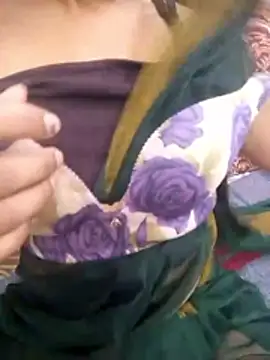Snapshot of Kamini_rani chatting on April 21, 2026, 1:42 am Kamini rani online show from April 21, 2026, 1:42 am