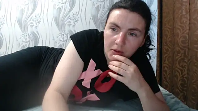 Snapshot of AlinaxJames chatting on June 9, 2026, 10:49 am AlinaxJames online show from June 9, 2026, 10:49 am