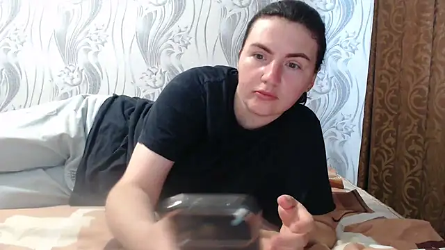 Snapshot of AlinaxJames chatting on June 13, 2026, 8:34 am AlinaxJames online show from June 13, 2026, 8:34 am