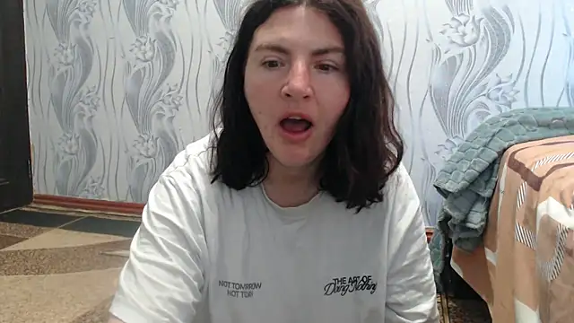 Snapshot of AlinaxJames chatting on June 3, 2026, 11:00 am AlinaxJames online show from June 3, 2026, 11:00 am