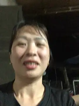 Snapshot of -Hanna_ chatting on April 17, 2026, 2:42 pm -Hanna online show from April 17, 2026, 2:42 pm