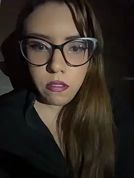 AliceMtz online show from May 13, 2026, 9:22 pm