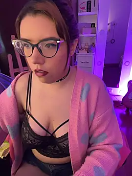 AliceMtz online show from May 19, 2026, 9:44 pm