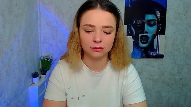 Snapshot of NicoleAura chatting on May 13, 2026, 6:31 am NicoleAura online show from May 13, 2026, 6:31 am
