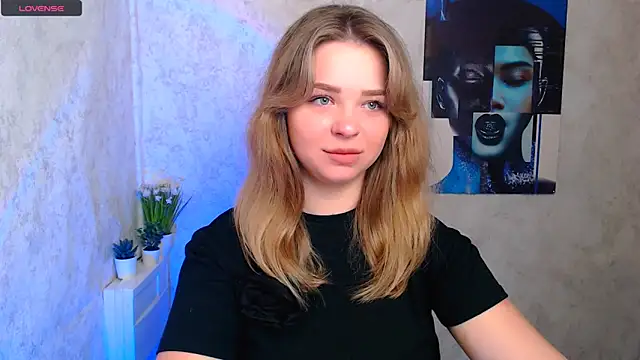 Snapshot of NicoleAura chatting on May 19, 2026, 7:37 am NicoleAura online show from May 19, 2026, 7:37 am