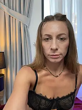 Snapshot of Mira_Luna chatting on June 28, 2026, 4:24 pm Mira Luna online show from June 28, 2026, 4:24 pm