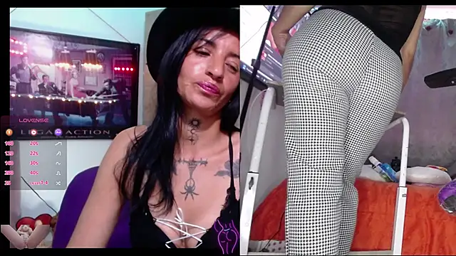 nielvadesire11 online show from May 14, 2026, 9:23 pm
