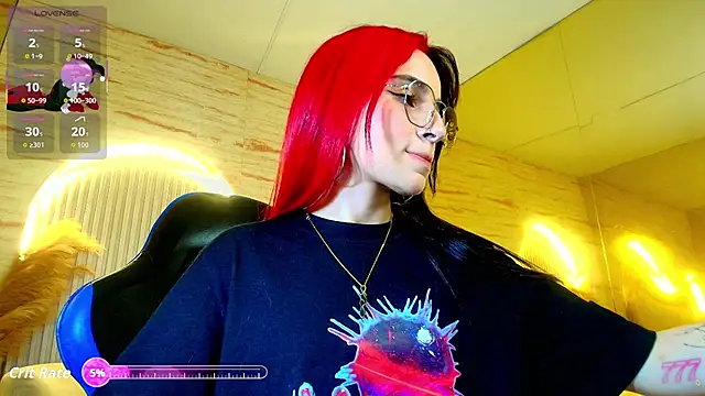 Moon Red r online show from May 25, 2026, 7:45 pm