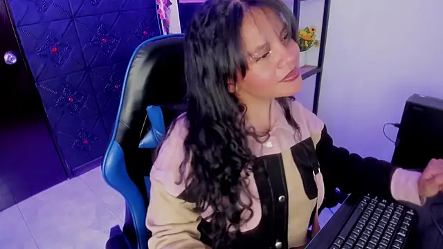 LilaVelvet online show from May 8, 2026, 8:34 pm