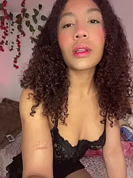 Daphnne Curly online show from May 13, 2026, 4:08 am