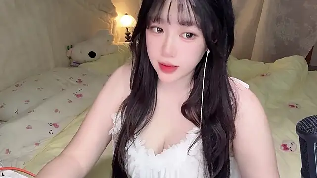 Snapshot of SweetButWildbaby chatting on May 12, 2026, 2:12 pm SweetButWildbaby online show from May 12, 2026, 2:12 pm