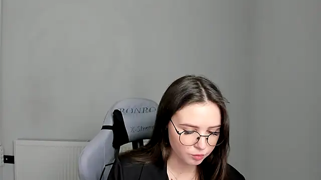 Regina cute  online show from May 18, 2026, 12:21 pm