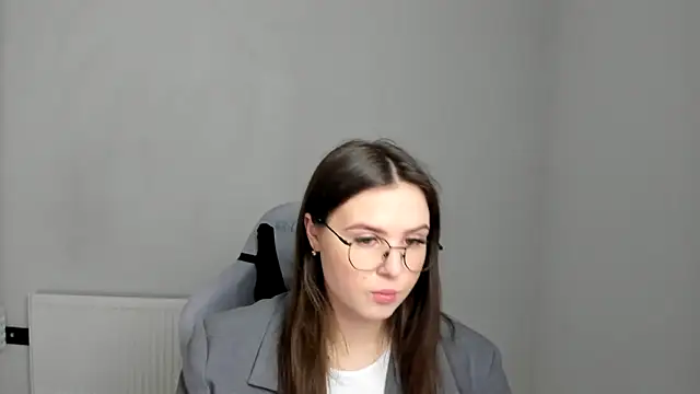 Regina cute  online show from May 9, 2026, 6:28 am