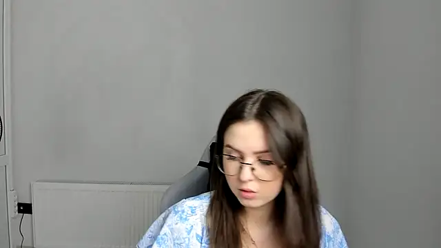 Regina cute  online show from May 27, 2026, 6:32 am