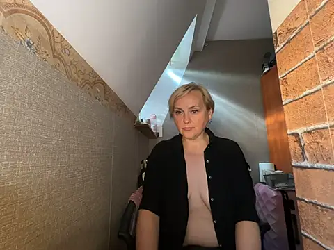 Snapshot of Svetlysvet chatting on June 1, 2026, 6:13 am Svetlysvet online show from June 1, 2026, 6:13 am