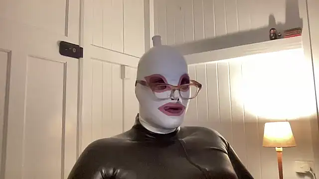 Paramariborubber online show from April 18, 2026, 12:07 pm