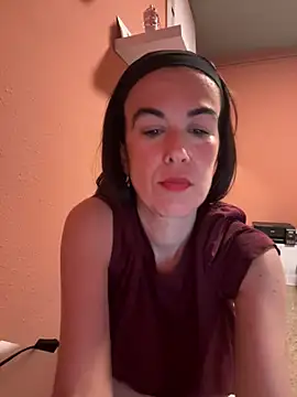 dulceflor25 online show from May 5, 2026, 2:53 pm