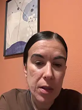 dulceflor25 online show from May 12, 2026, 1:06 pm