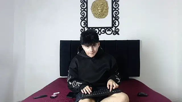 LunayDream online show from May 13, 2026, 11:28 am