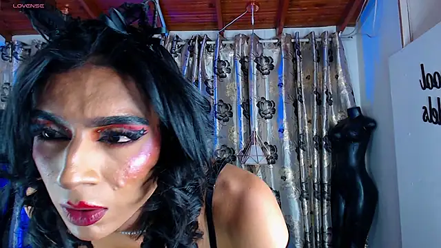 Snapshot of Hecate_doll chatting on June 11, 2026, 5:43 pm Hecate doll online show from June 11, 2026, 5:43 pm