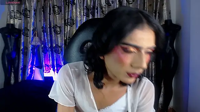 Snapshot of Hecate_doll chatting on July 12, 2026, 11:05 pm Hecate doll online show from July 12, 2026, 11:05 pm