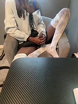 leeyoko online show from April 18, 2026, 11:49 pm