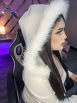 Snapshot of lya_nekko_ chatting on July 18, 2026, 5:27 am lya nekko online show from July 18, 2026, 5:27 am