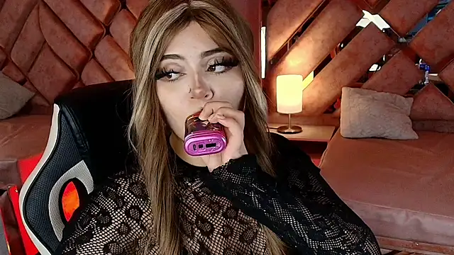 Snapshot of lya_nekko_ chatting on July 5, 2026, 4:19 am lya nekko online show from July 5, 2026, 4:19 am